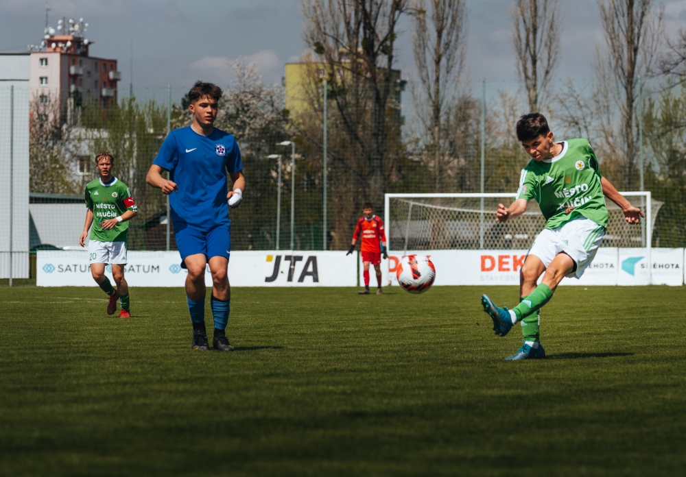 Dorostenci zdolali Porubu. Devatenáctka otáčela v oslabení 