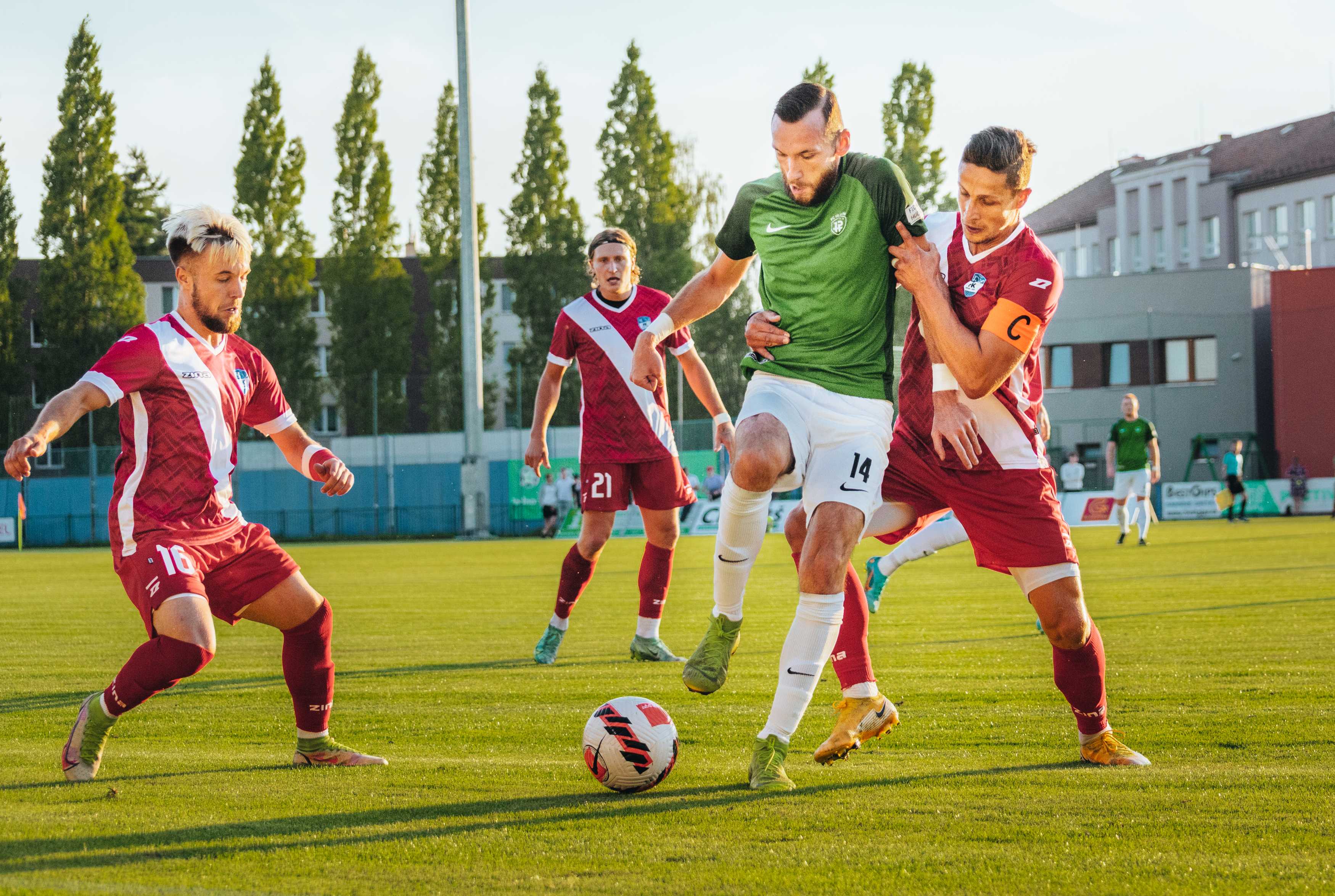 Hlučín zvládl středeční dohrávku a veze tři body