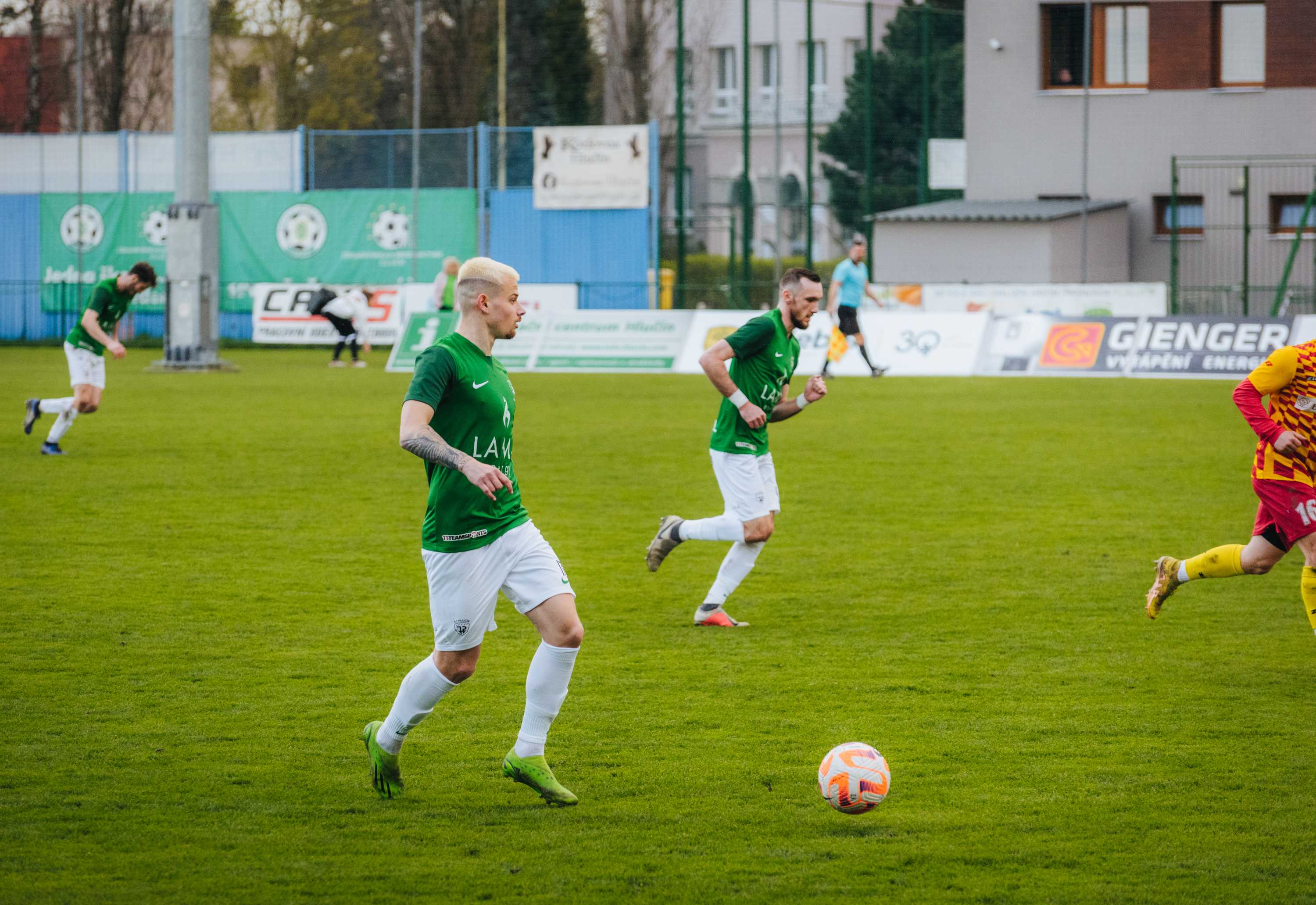 Perná sobota áčka, nejprve souboj s Třincem, potom zápas v Kravařích